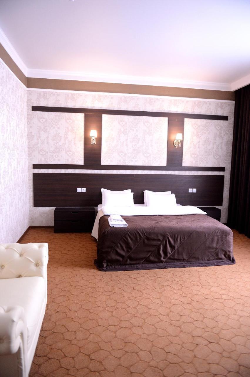 Pride Hotel Taraz Exterior photo